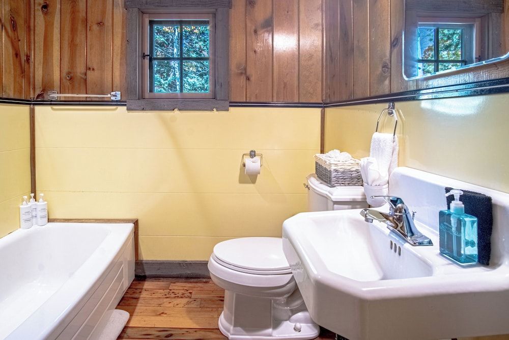 Board's Sunset Ranch - Sawtooth National Forest Cabin, Multiple Beds, Patio, Mountain View (Board's Sunset Ranch) 8