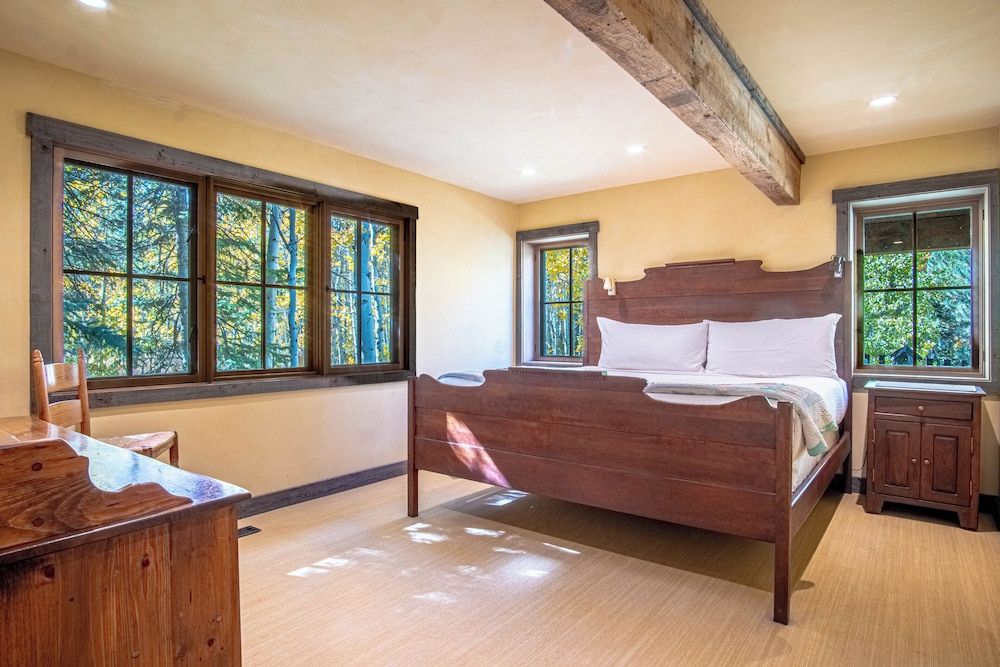 Board's Sunset Ranch - Sawtooth National Forest Cabin, Multiple Beds, Patio, Mountain View (Board's Sunset Ranch) 2