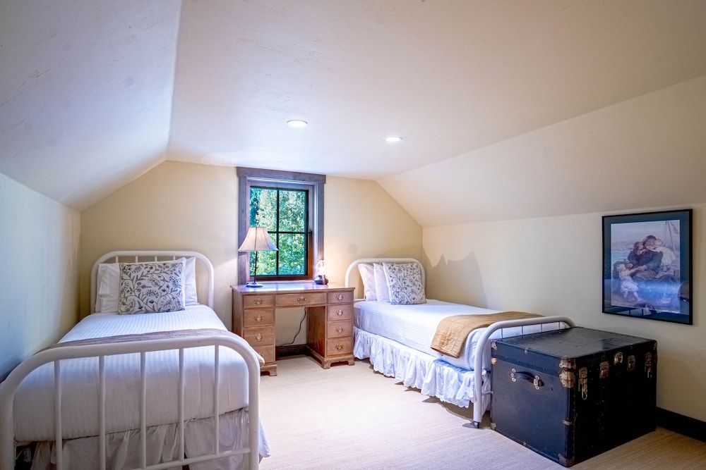 Board's Sunset Ranch - Sawtooth National Forest Cabin, Multiple Beds, Patio, Mountain View (Board's Sunset Ranch) 3