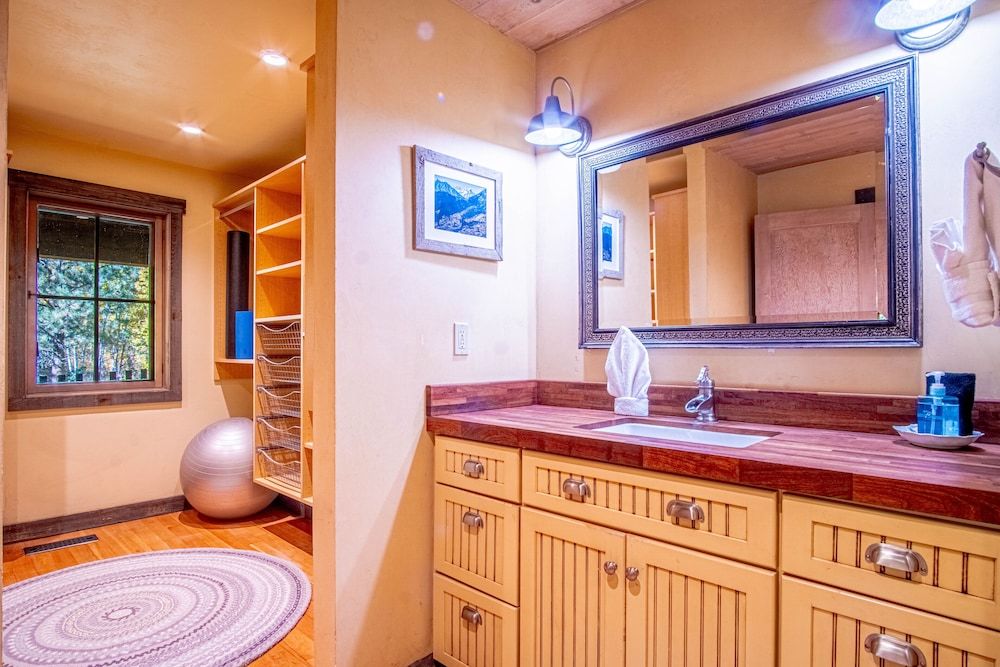 Board's Sunset Ranch - Sawtooth National Forest Cabin, Multiple Beds, Patio, Mountain View (Board's Sunset Ranch) 10