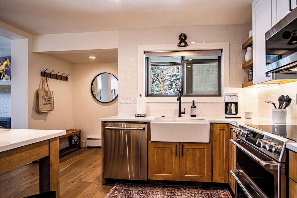 Classy, Contemporary, Cozy, Sun Valley con With Community & Resort Amenities Condo, Multiple Beds, Patio, Mountain View (Bluff Condo 4138) 5