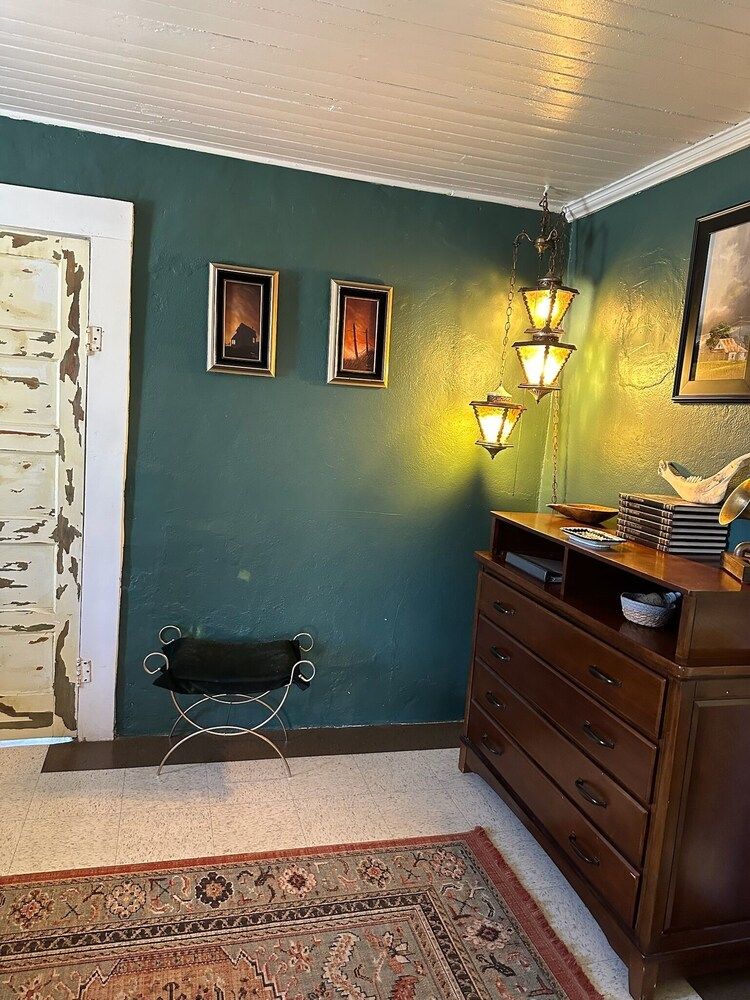 Early 1900s Miner's Cabin House, Mountain View 52