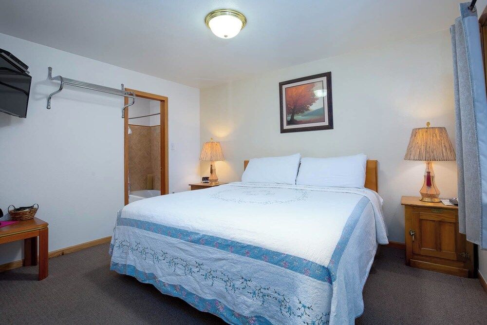 Cascade Motel Comfort Room, 1 King Bed, Non Smoking