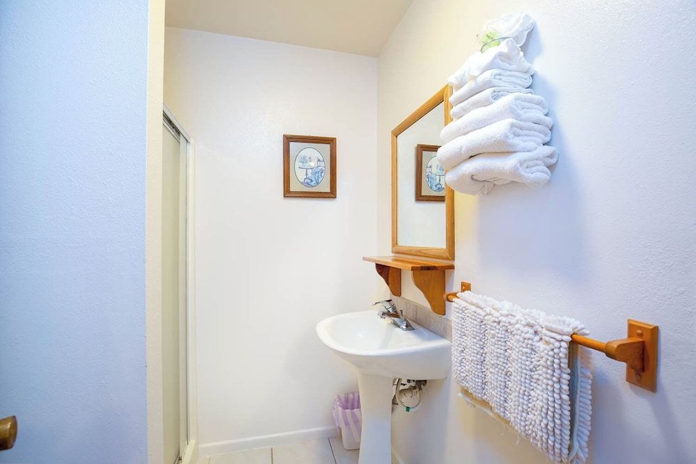 Cascade Motel Comfort Room, 2 Queen Beds, Non Smoking 2