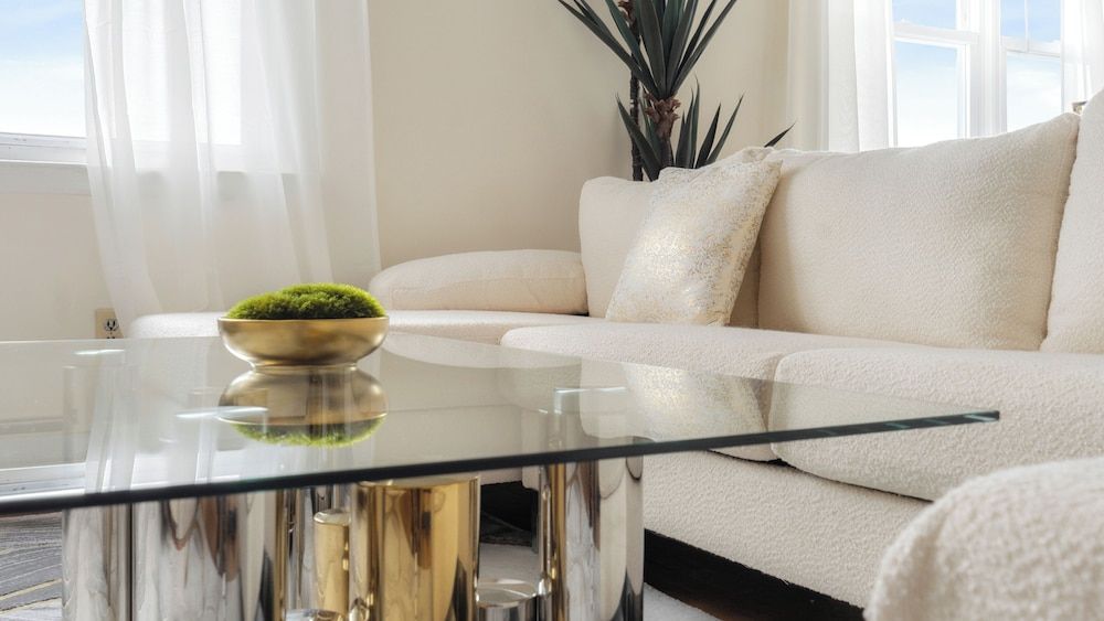 Luxury NYC Home with Free Parking for 12 Luxury Villa, Garden View 9