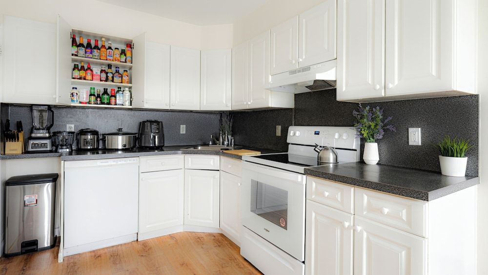 Luxury NYC Home with Free Parking for 12 Luxury Villa, Garden View 8