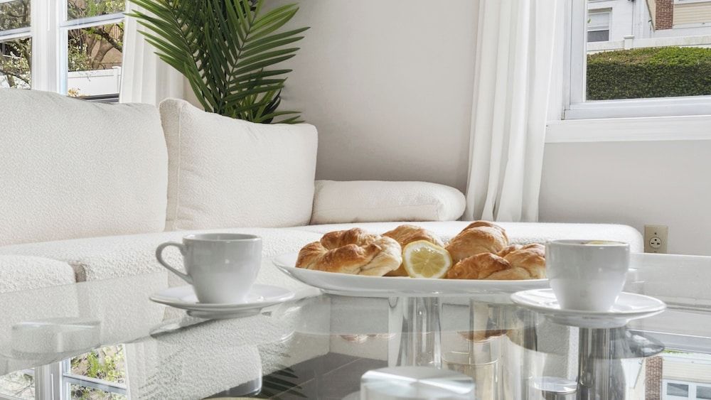 Luxury NYC Home with Free Parking for 12 Luxury Villa, Garden View 17