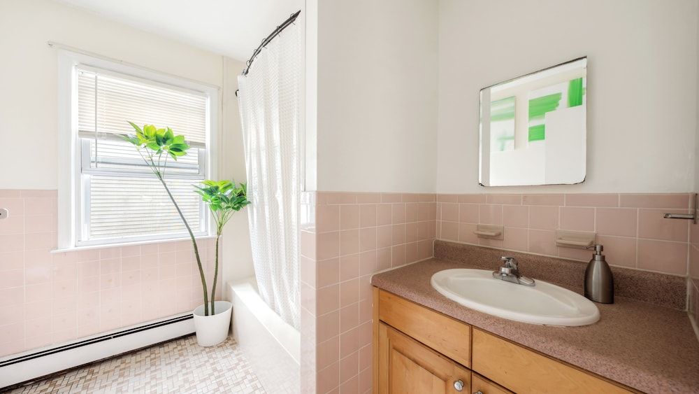 Luxury NYC Home with Free Parking for 12 Luxury Villa, Garden View 13