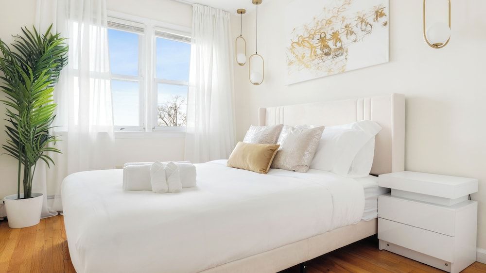 Luxury NYC Home with Free Parking for 12 Luxury Villa, Garden View 2