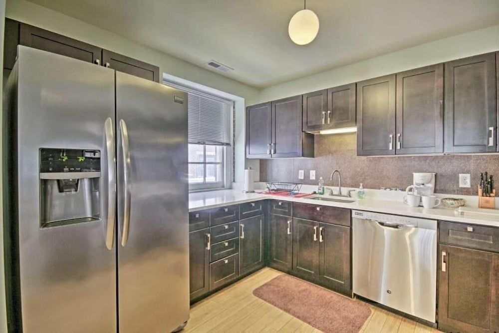 Convention Center corporate apartments Comfort Penthouse, City View 6