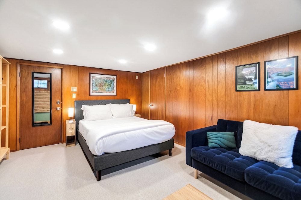 Bright 1BR Near UW & Local Parks Standard Apartment 2