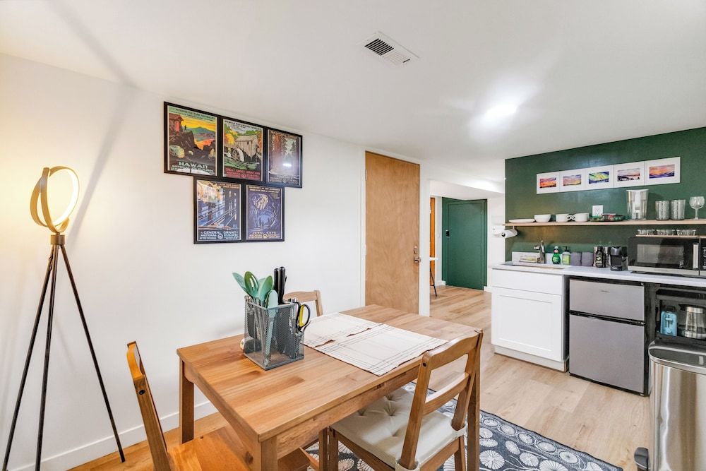 Bright 1BR Near UW & Local Parks Standard Apartment 7