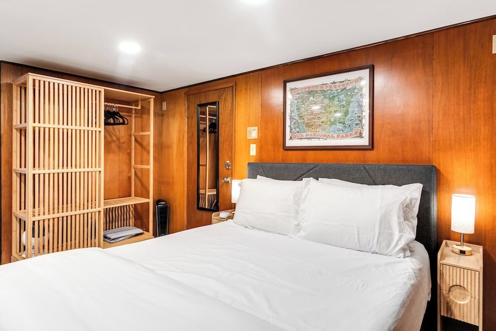 Bright 1BR Near UW & Local Parks