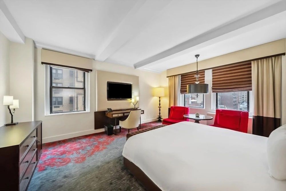 Deluxe Room, 1 King Bed, Roll-in Shower
