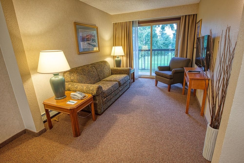 Sophie Station Suites Deluxe One Bedroom King Suite 5