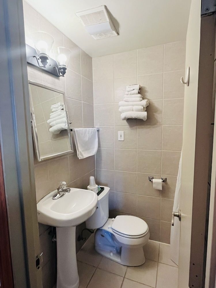 Standard Room, 1 Queen Bed