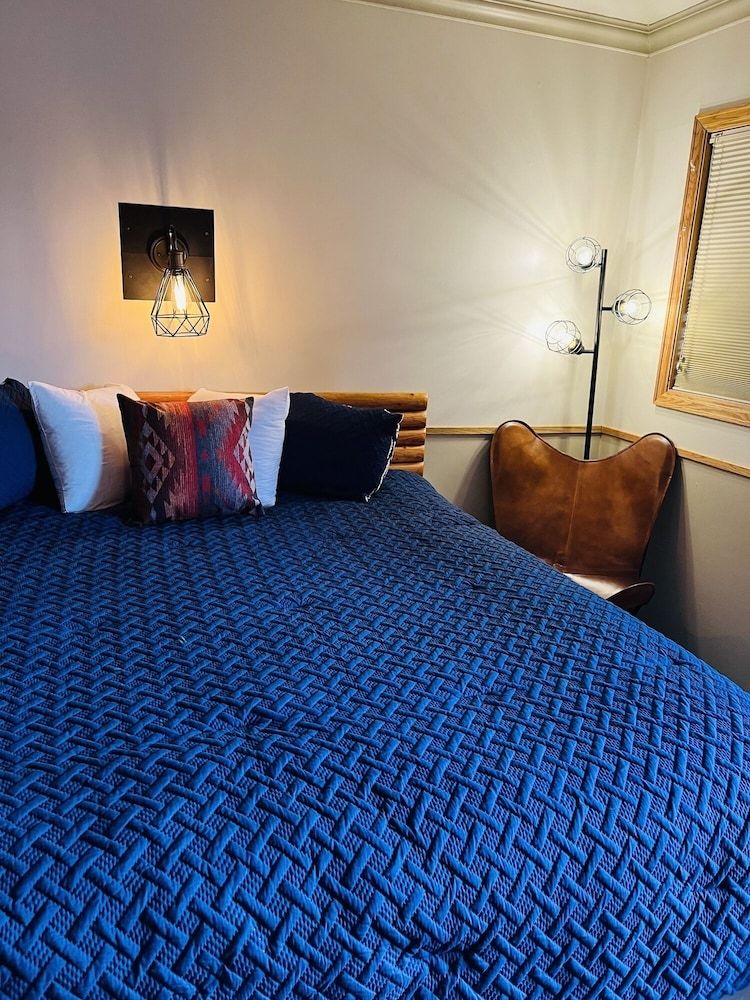 Standard Room, 1 King Bed, Refrigerator & Microwave
