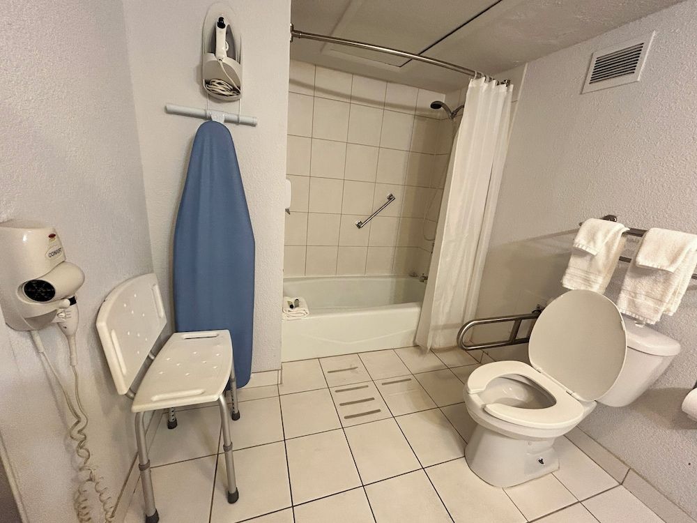 Suite Dreams Motel By Capital O Mattoon I - 57 Room, Accessible (King Bed) 9