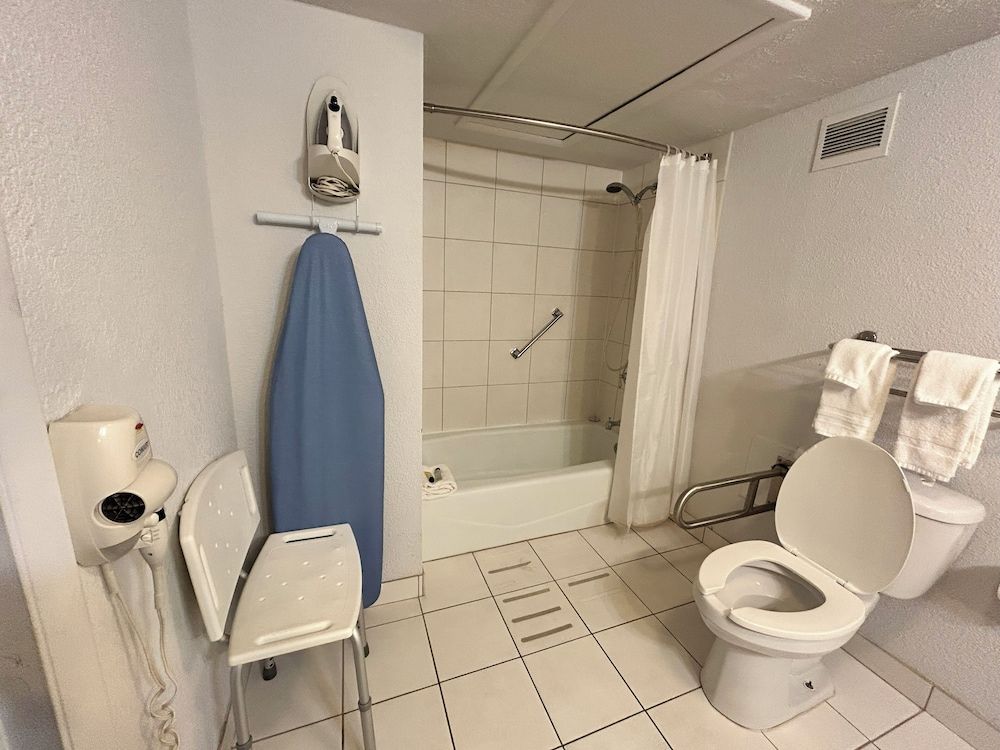 Suite Dreams Motel By Capital O Mattoon I - 57 Room, Accessible (King Bed) 8