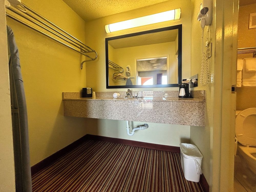 Suite Dreams Motel By Capital O Mattoon I - 57 Room (Full Bed) 8