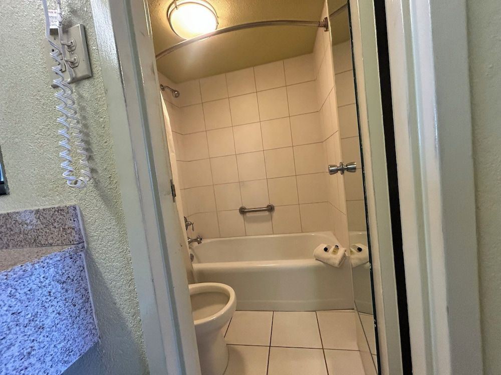 Suite Dreams Motel By Capital O Mattoon I - 57 Premium Room (Full Bed) 11