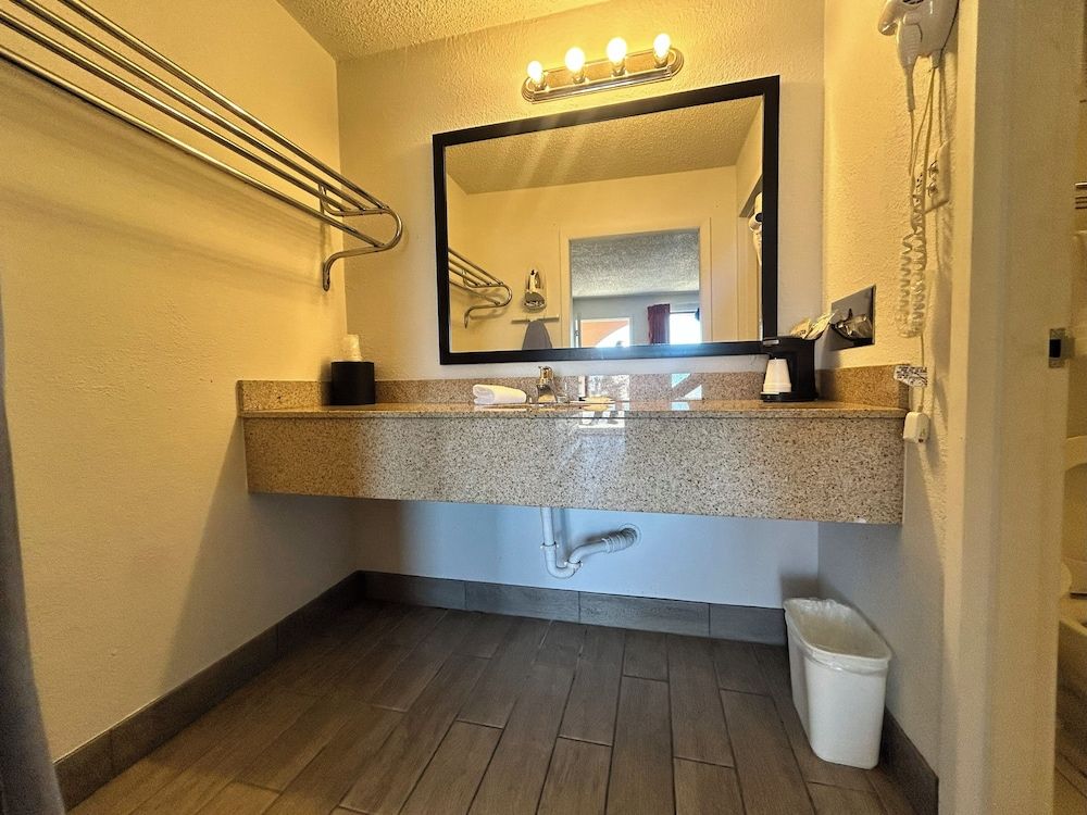 Suite Dreams Motel By Capital O Mattoon I - 57 Premium Room (Full Bed) 7