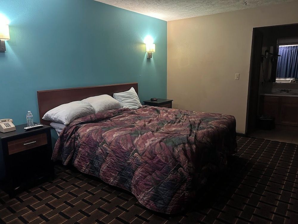 Crete Inn by Capital O Near Lincoln Room, 1 King Bed, Non Smoking 2