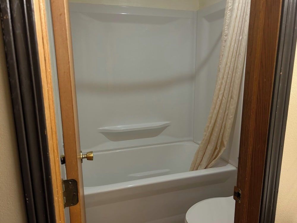 Crete Inn by Capital O Near Lincoln Room, 1 King Bed, Non Smoking 7