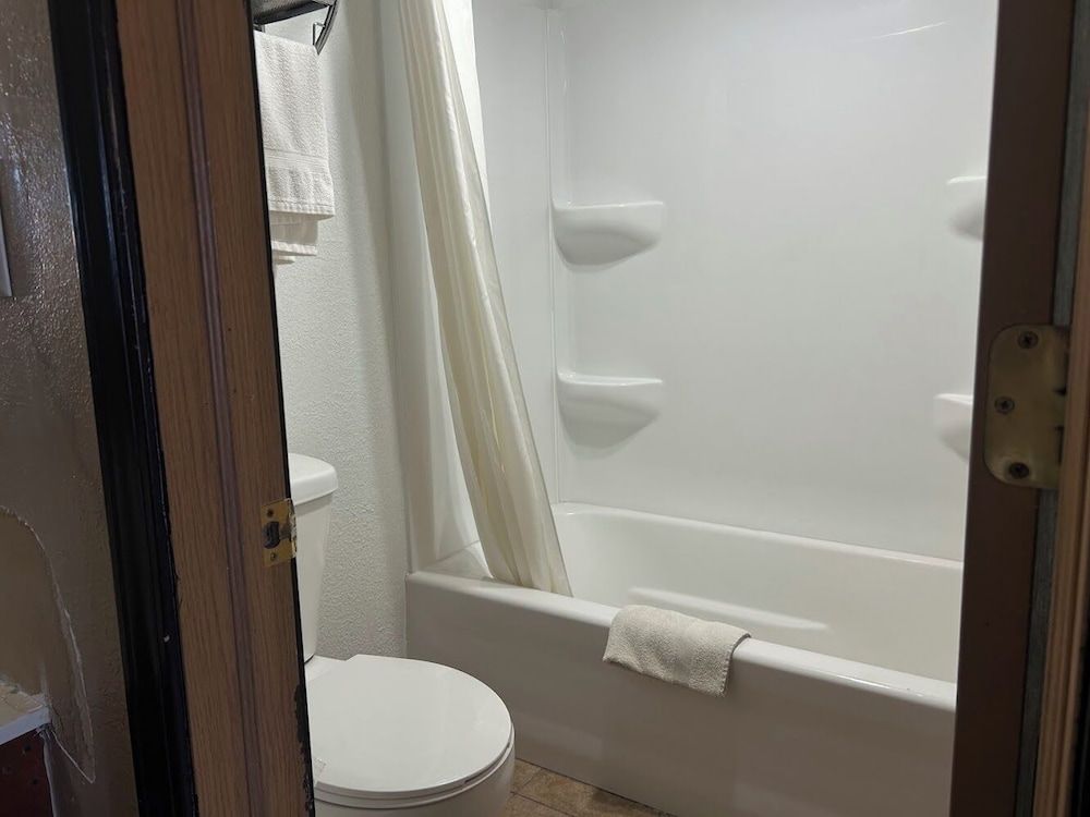 Crete Inn by Capital O Near Lincoln Room, 2 Queen Beds, Non Smoking 11