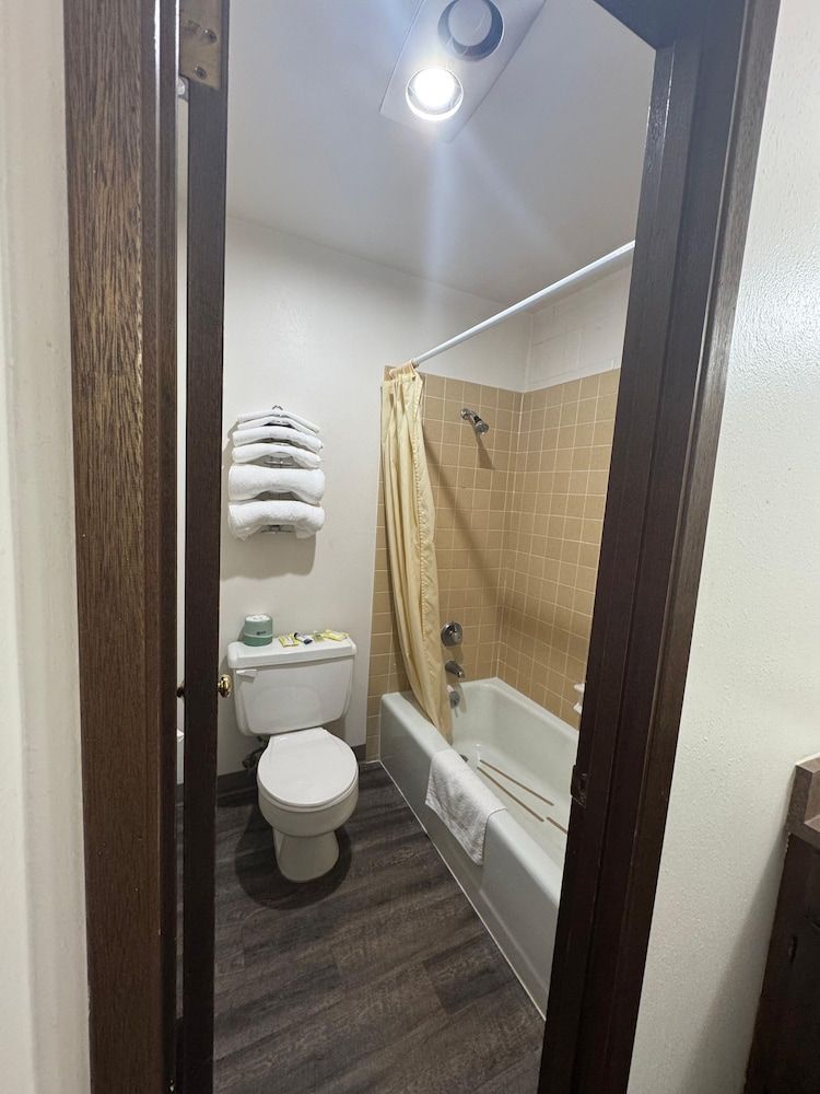 Capri Motel By Belvilla Walla Walla US 12 Room, 1 King Bed, Non Smoking 5