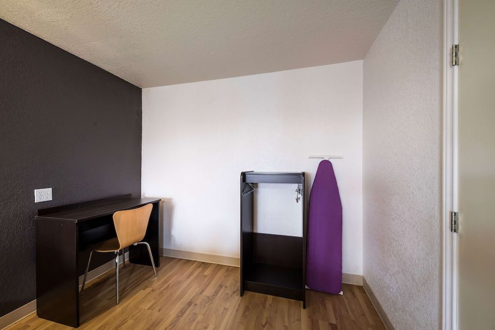 Deluxe Room, 1 King Bed, Non Smoking, Kitchenette