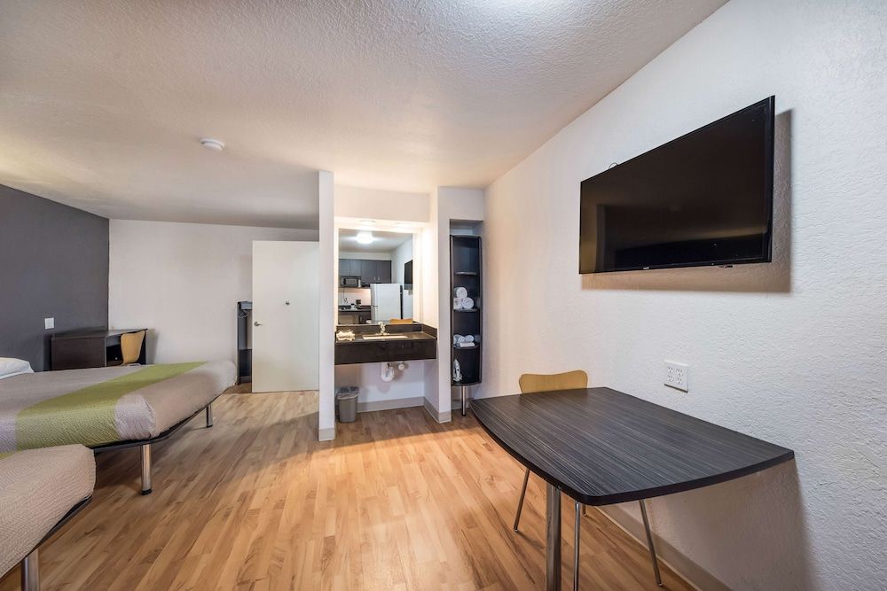 Deluxe Room, 1 King Bed, Non Smoking