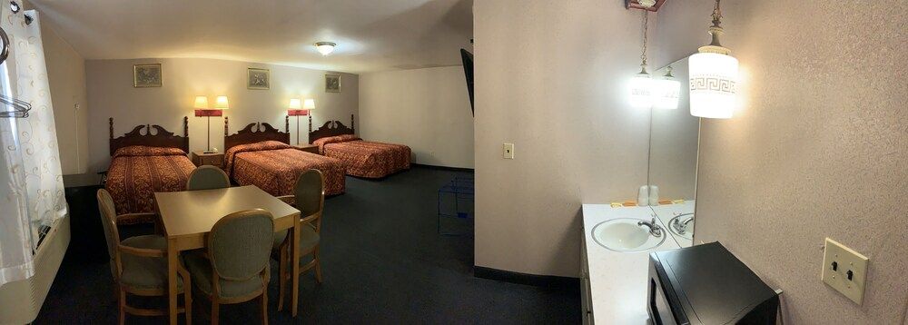 Dutch Motel Palmyra Triple Room, 3 Full size Beds 2