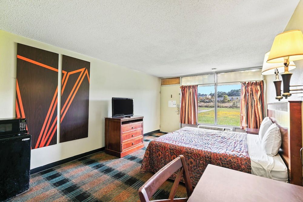 Hotel O Star Motel Hattiesburg HWY 49 Room, 1 King Bed, Non Smoking 2