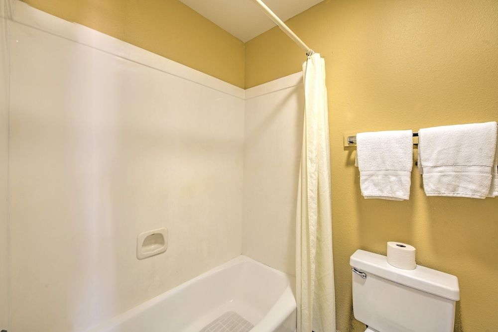 Heights Inn by Townhouse Harker Heights/Killeen Room, 1 King Bed, Smoking 8
