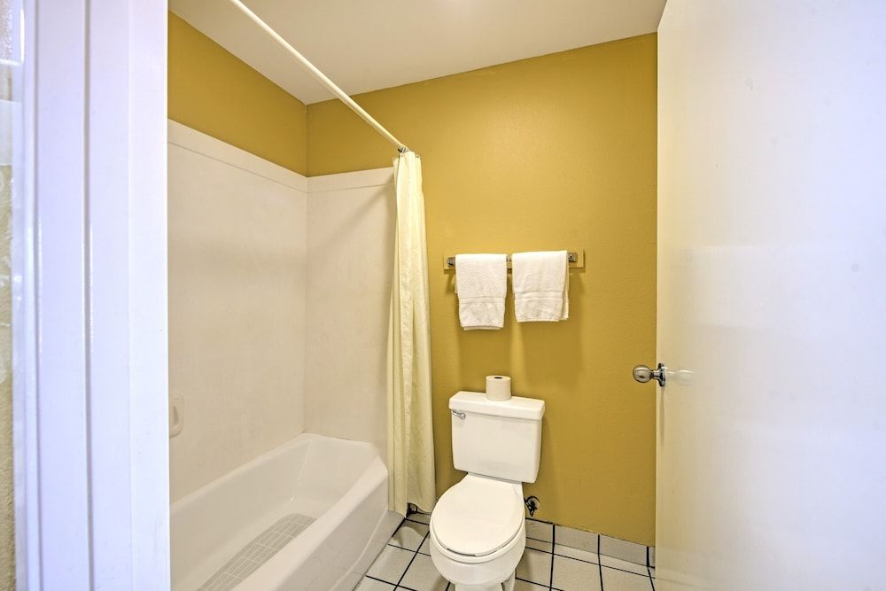 Heights Inn by Townhouse Harker Heights/Killeen Room, 1 King Bed, Smoking 6