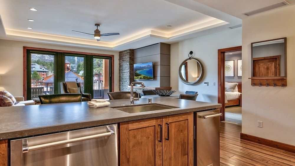 LuxuryÂ 2br  Steps From Heavenly Village & Gondola 2 Bedroom Condo by RedAwning Condo, 2 Bedrooms 5