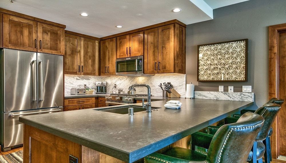 LuxuryÂ 2br  Steps From Heavenly Village & Gondola 2 Bedroom Condo by RedAwning Condo, 2 Bedrooms 7