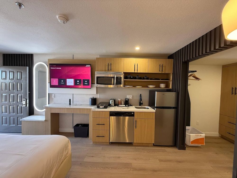 MainStay Suites Victorville - Hesperia Standard Room, 1 King Bed, Non Smoking 2