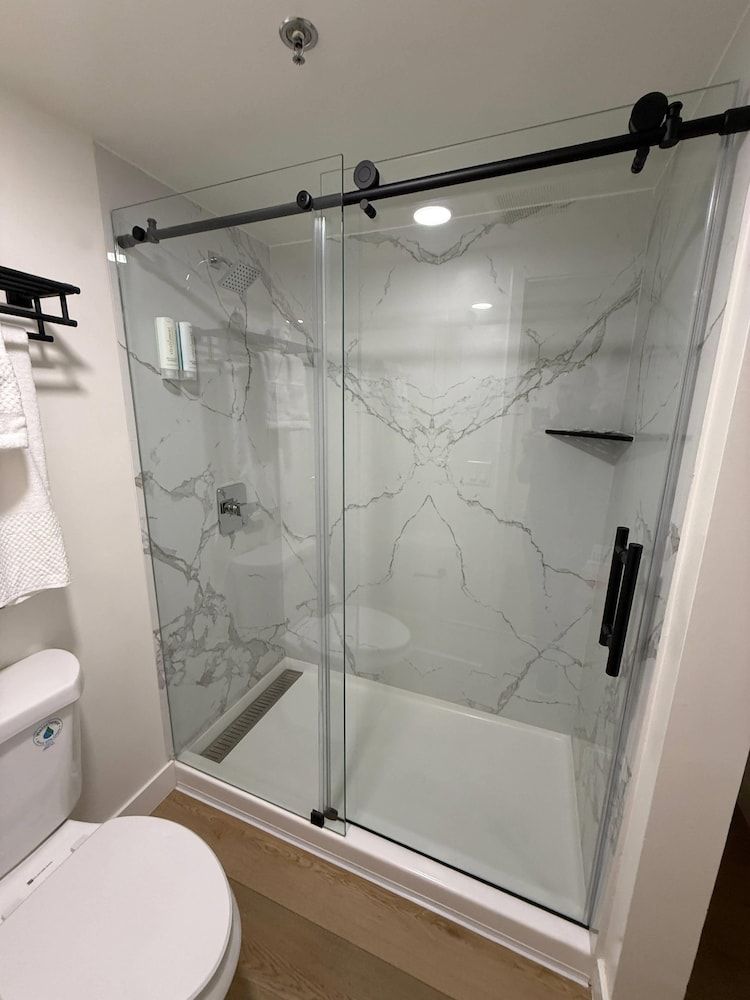 MainStay Suites Victorville - Hesperia Standard Room, 1 King Bed, Non Smoking 7