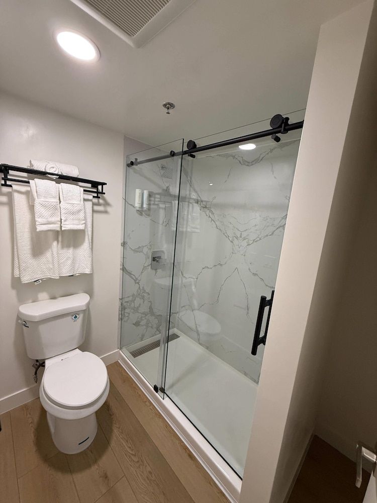 MainStay Suites Victorville - Hesperia Standard Room, 1 King Bed, Non Smoking 8