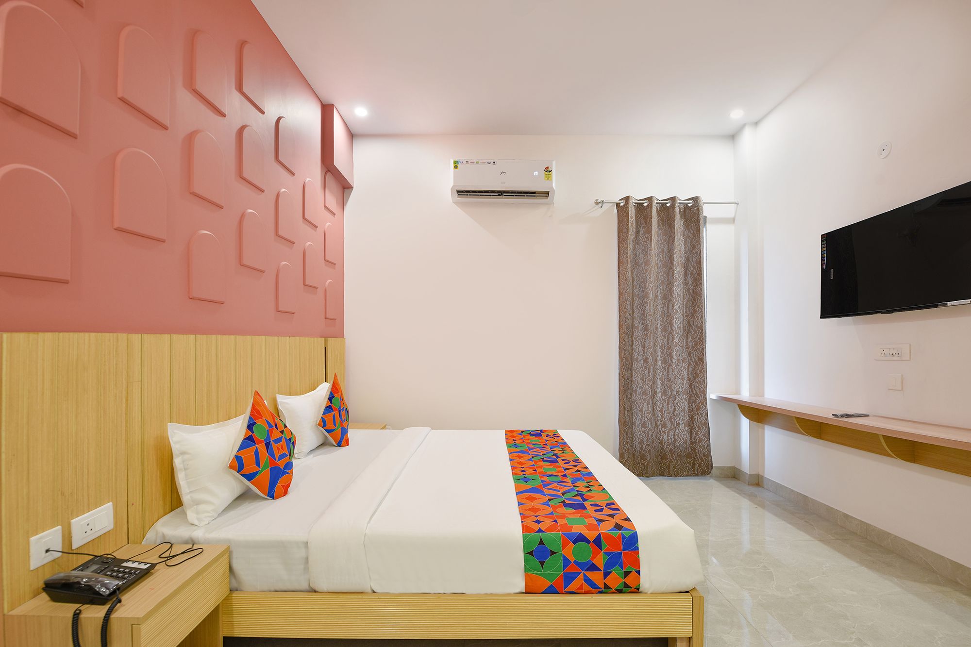 FabHotel Black Pepper Deluxe Room 2