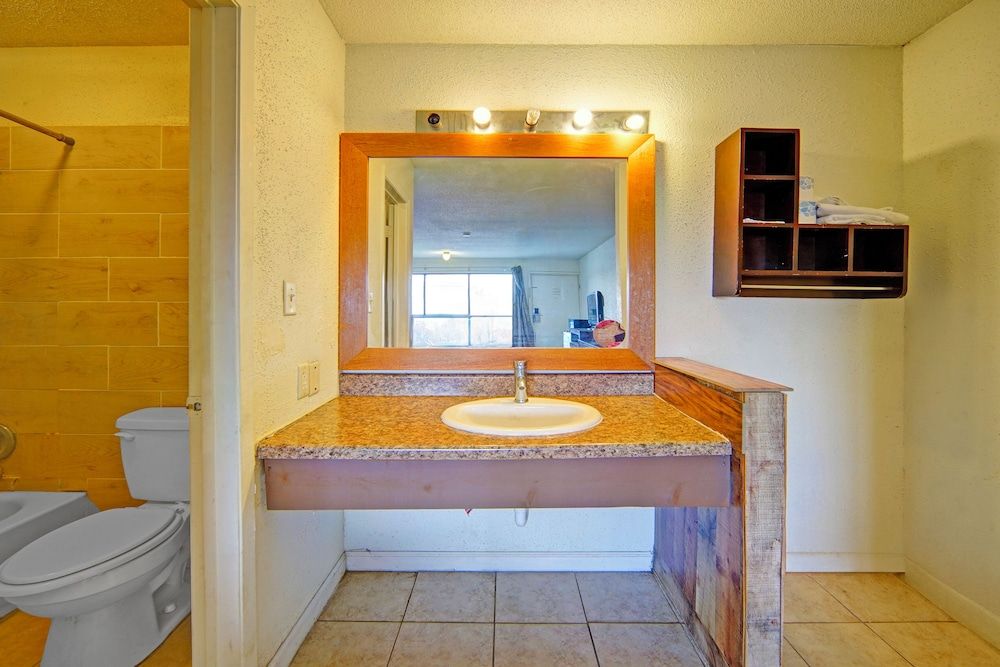 Sunset Inn by Hotel O Flatonia I - 10 Room, 2 Queen Beds, Non Smoking 8