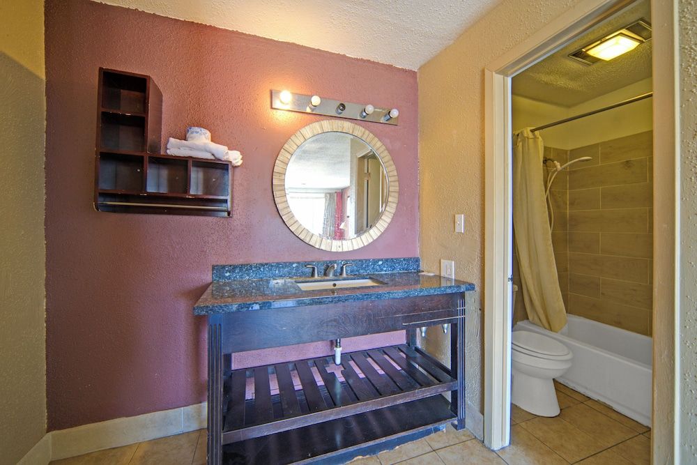 Sunset Inn by Hotel O Flatonia I - 10 Room, 1 Queen Bed, Non Smoking 8