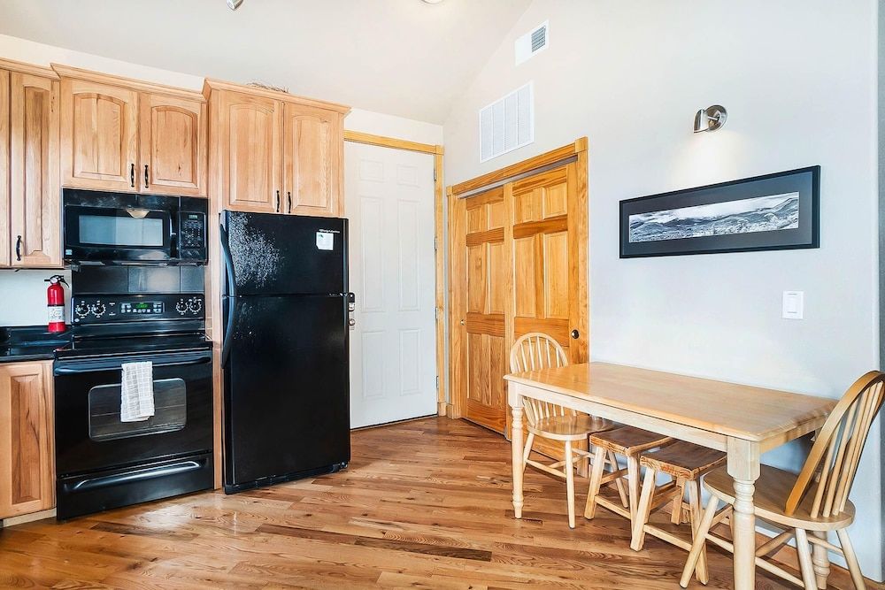 Teepee Mountain 12a 2 Bedroom Condo by RedAwning Condo, 2 Bedrooms 16