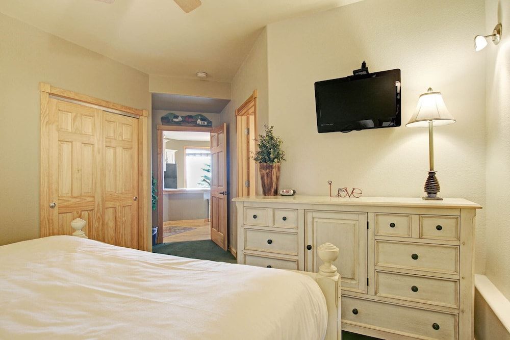 Sheep Mountain 20b 2 Bedroom Condo by RedAwning Condo, 2 Bedrooms 4