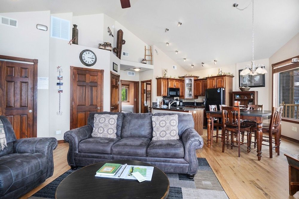 Mount Chiquita 10a 2 Bedroom Condo by RedAwning Condo, 2 Bedrooms 9