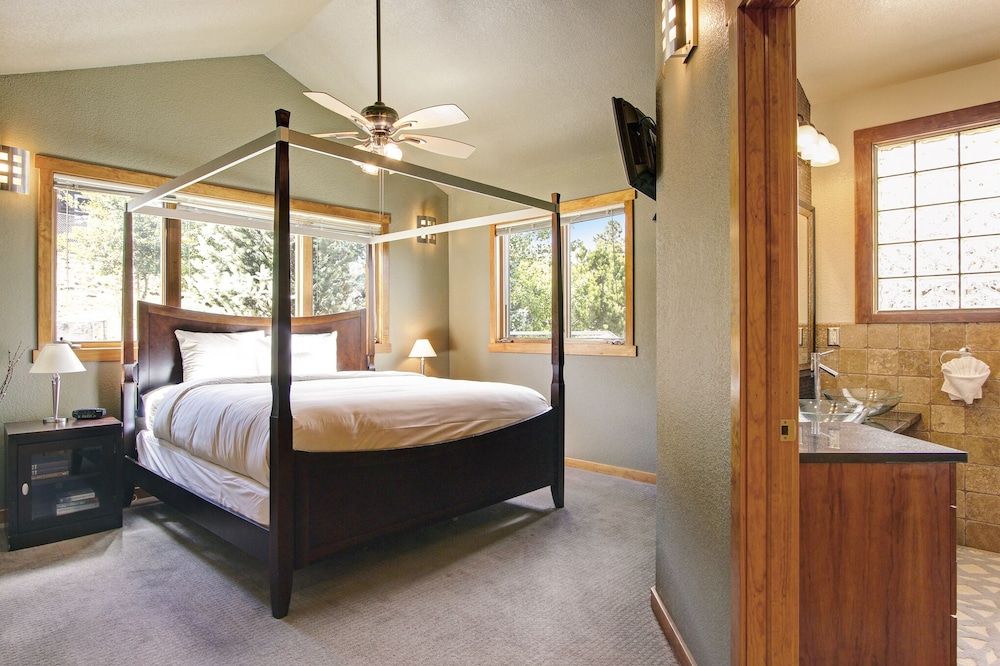 Mount Cairns 16a 2 Bedroom Condo by RedAwning Condo, 2 Bedrooms 2