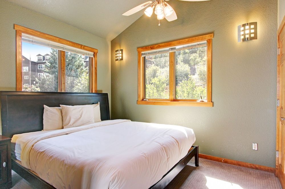 Mount Cairns 16a 2 Bedroom Condo by RedAwning Condo, 2 Bedrooms 4