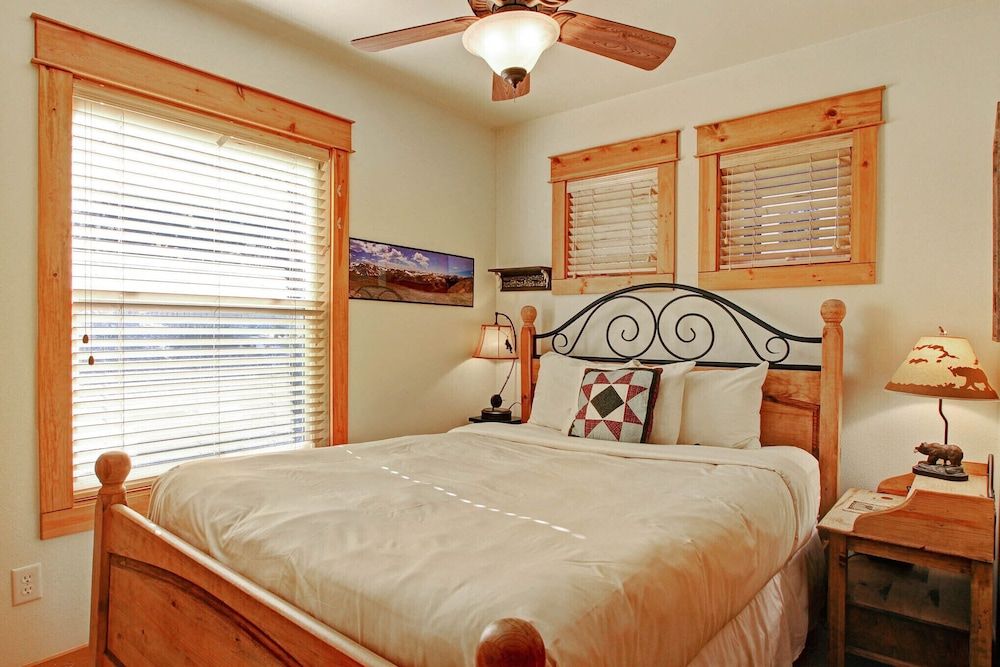 Condo, 2 Bedrooms
